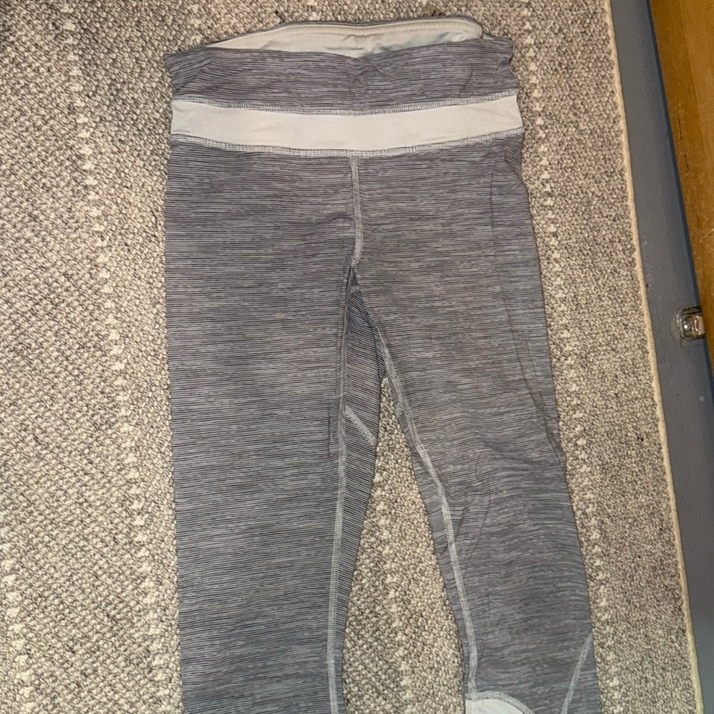 Lululemon size 4 3/4 length tight